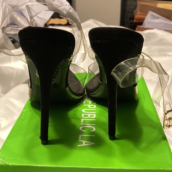 Clear plastic shoes - Size71/2 - Picture 4 of 9